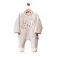 Grenouillère bébé en velours vieux rose avec broderie lapin et finitions en sherpa