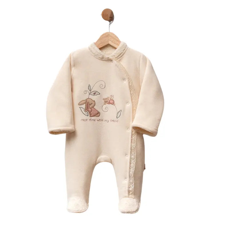 Grenouillère bébé en velours vieux rose avec broderie lapin et finitions en sherpa - Image 3